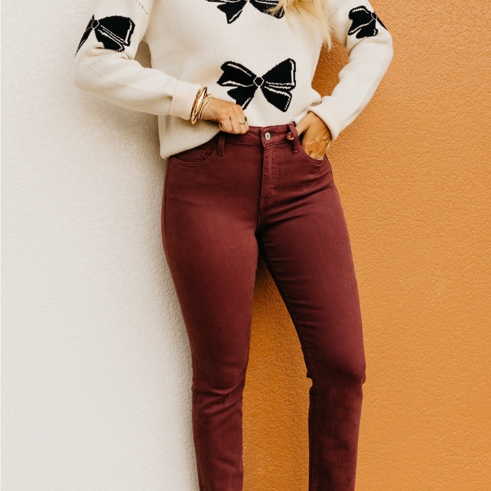 Chic Burgundy Skinny Jeans for Women